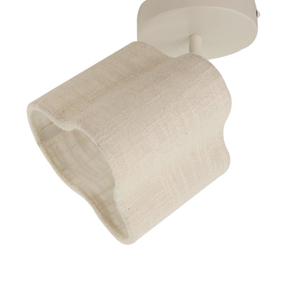 De crèmekleurige Caspera plafondlamp ademt Japandi-stijl. Perfect voor een sfeervolle en serene ambiance in uw interieur.