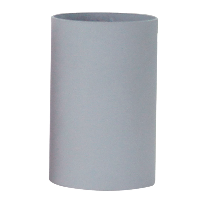 De dieprode plafondlamp Colorato straalt warmte en energie uit. Perfect voor een levendige sfeer in elke kamer.