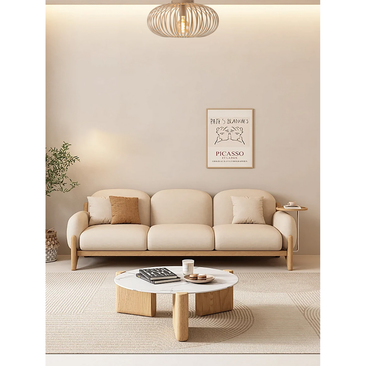 De Curvato plafondlamp in zandkleur voegt een serene Japandi-stijl toe aan je interieur. Perfect voor een warme ambiance.