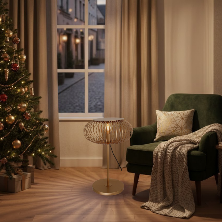 Detail van de moderne gouden Curvato vloerlamp. Deze lamp voegt een luxe accent toe aan je interieur en creëert sfeer.
