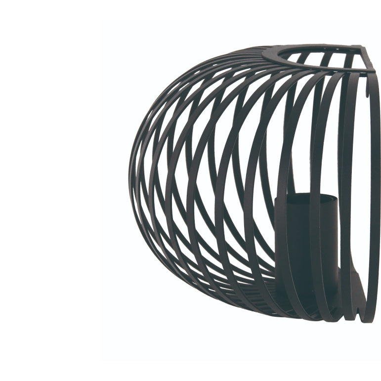 Detailweergave van de zwarte Curvato wandlamp met een industrieel design. Perfect voor een eigentijdse, stoere uitstraling.