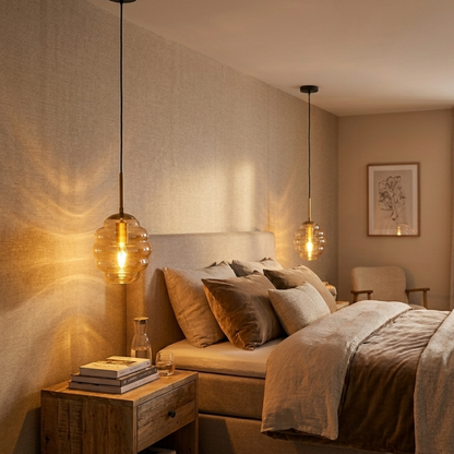 Een zwarte hanglamp die een warme, gezellige sfeer creëert in je interieur. Perfect voor boven de eettafel of zithoek.