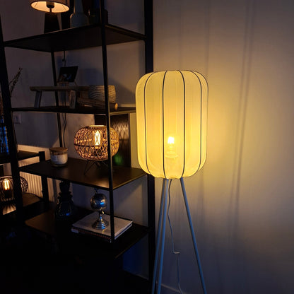 Detail van de crèmekleurige Lecce vloerlamp met een Japandi stijl. Perfect voor een serene en rustige sfeer in huis.
