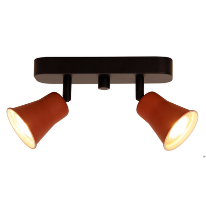 De zwarte plafondlamp Lisa met rode accenten geeft een moderne uitstraling aan elke kamer.