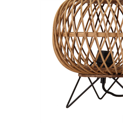 Natuurlijke bruin bamboe tafellamp in een rond design. Perfect voor een warme, landelijke sfeer in jouw interieur.