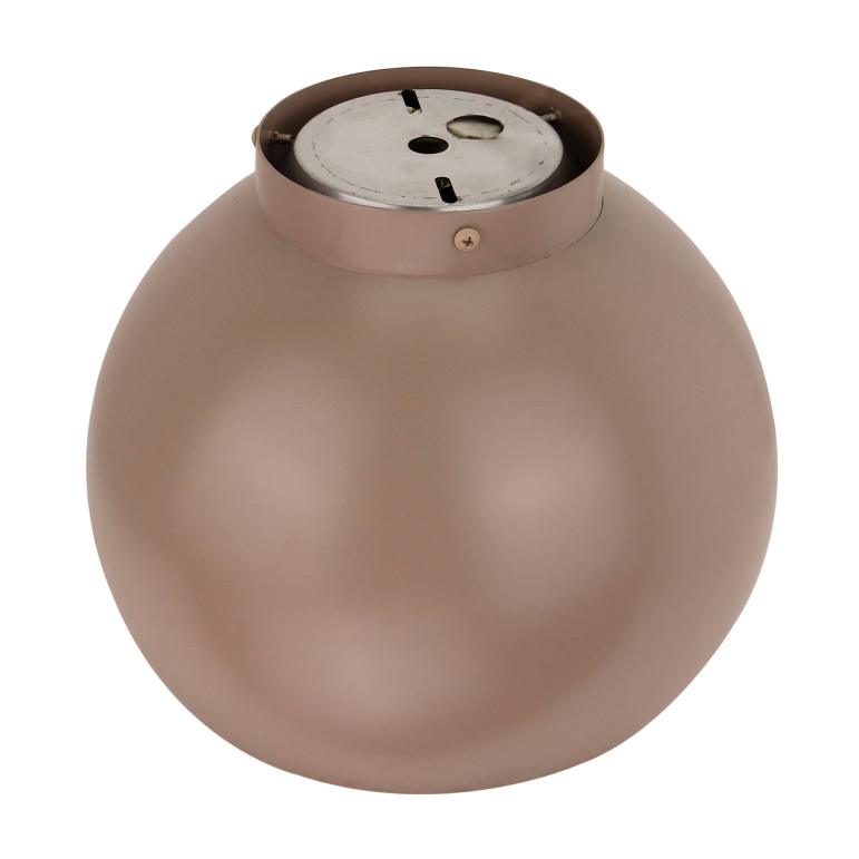 Gedetailleerde weergave van de taupe Occhio plafondlamp.