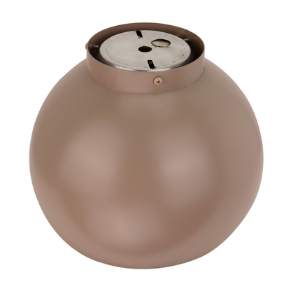 Gedetailleerde weergave van de taupe Occhio plafondlamp.