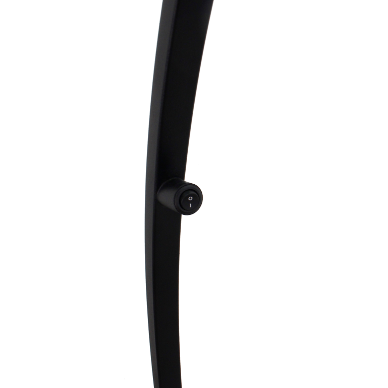 De zwarte Occhio vloerlamp straalt moderne elegantie uit. Perfect voor het creëren van een sfeervolle hoek in je interieur.