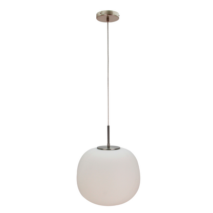 Dichtbijzicht van de elegante Opalino hanglamp in wit. Een opvallend design dat elke ruimte tot leven brengt.