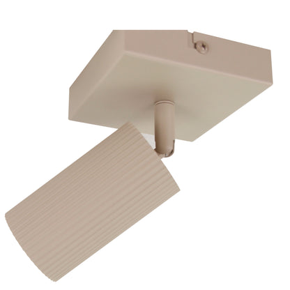 De Rigo plafondlamp in zandkleur brengt een warme, natuurlijke uitstraling in uw interieur. Perfect voor elke ruimte.