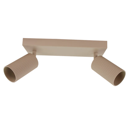 De Rigo plafondlamp in zandkleur brengt een warme sfeer. Perfect voor een stijlvolle en moderne inrichting.