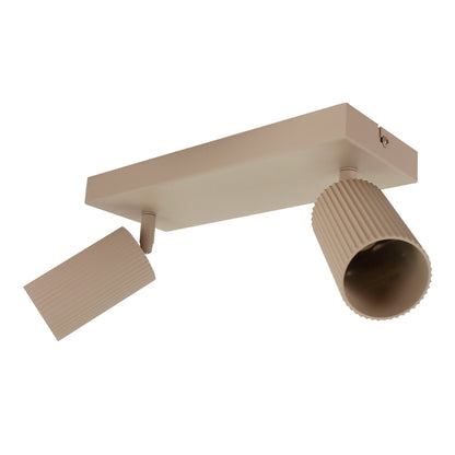 De zandkleurige Rigo plafondlamp voegt een warme, natuurlijke sfeer toe aan je interieur. Perfect voor elke ruimte.