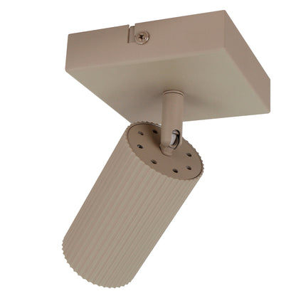De Rigo plafondlamp in zandkleur brengt een warme, natuurlijke uitstraling in uw interieur. Perfect voor sfeervolle ruimtes.
