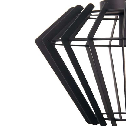 Deze detailfoto toont de zwarte Tavola plafondlamp met een modern design. Perfect voor een eigentijdse sfeer in uw interieur.