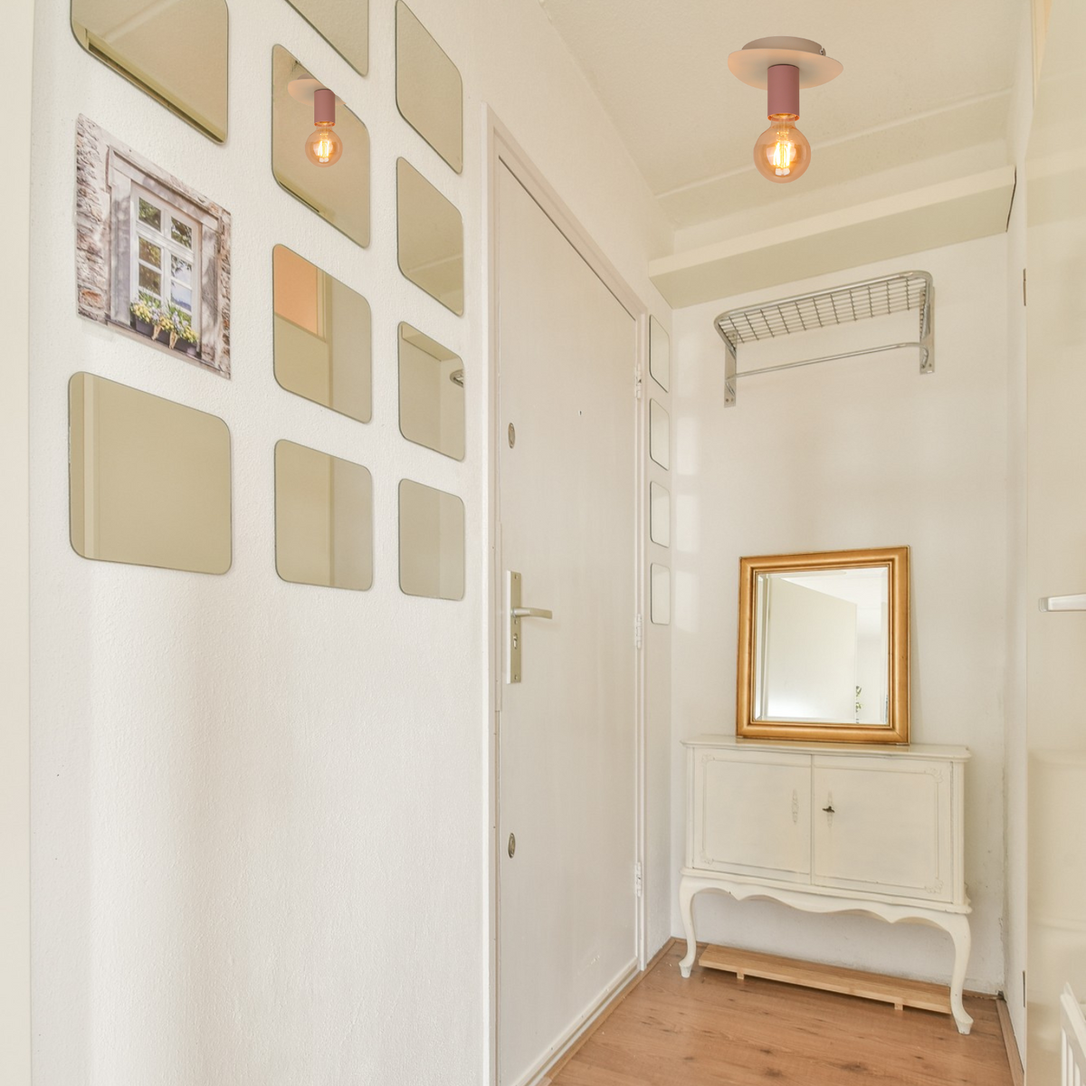 Verwarm je interieur met de speelse roze plafondlamp Colorato. Perfect voor een gezellige sfeer in elke kamer.