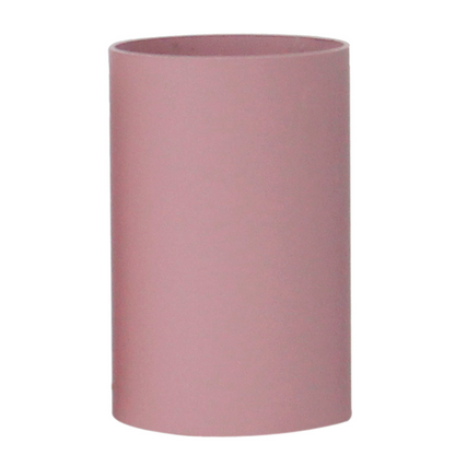 De roze plafondlamp van de Colorato-serie voegt een speelse touch toe aan elk interieur.