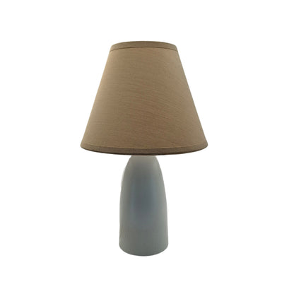 Deze Scandinavische lampenvoet in wit voegt een frisse uitstraling toe aan je interieur. Perfect voor een moderne sfeer.