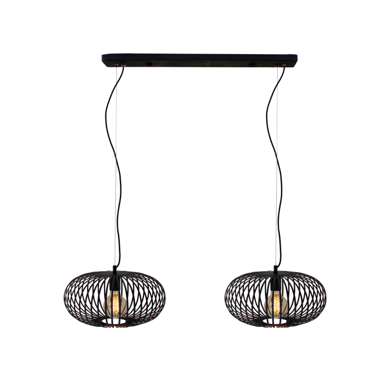 Industriële hanglamp Curvato in stijlvol zwart. Perfect voor een vleugje sfeer boven de eettafel of in de woonkamer.