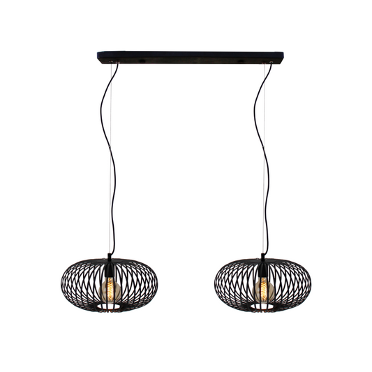 Industriële hanglamp Curvato in stijlvol zwart. Perfect voor een vleugje sfeer boven de eettafel of in de woonkamer.
