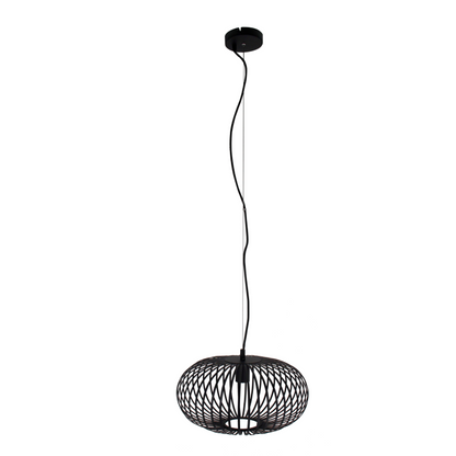 Close-up van de zwarte Curvato hanglamp met een industriële uitstraling.