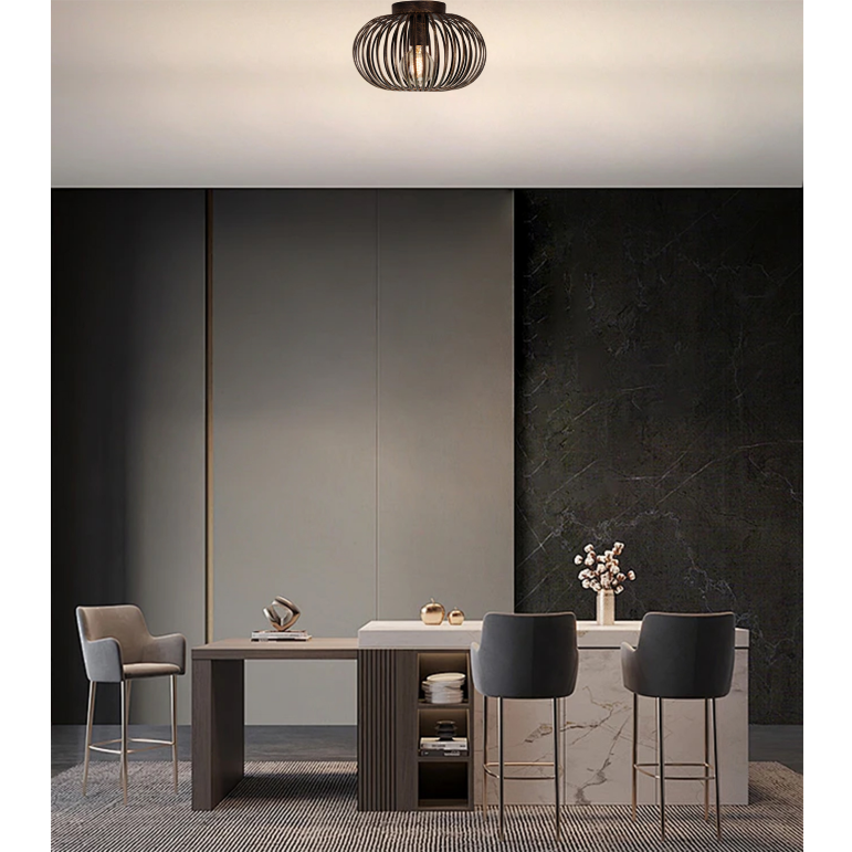 De bronzen Curvato plafondlamp voegt industrieel karakter toe aan je interieur.