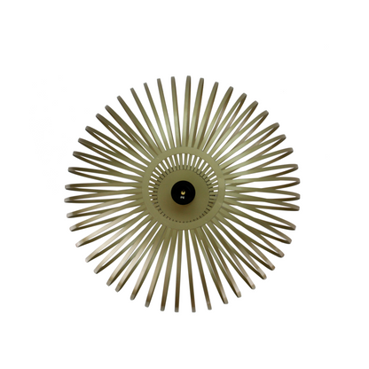 Een gedetailleerde blik op de gouden Curvato plafondlamp. Deze moderne lamp voegt luxe en stijl toe aan elke ruimte.