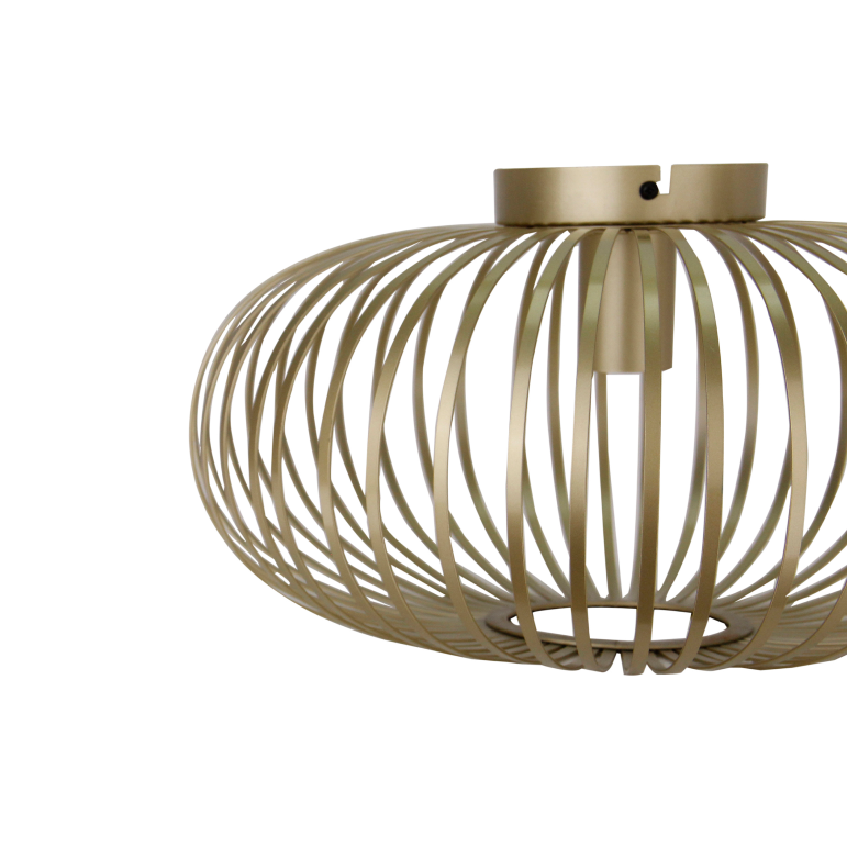 A stunning detail of the Curvato ceiling light in gold. This modern fixture adds a luxurious touch to any room.
