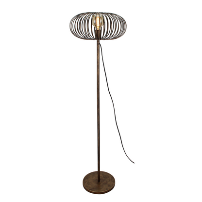 De bronzen Curvato vloerlamp voegt een moderne toets toe aan je interieur. Perfect voor sfeervolle verlichting en stijl.