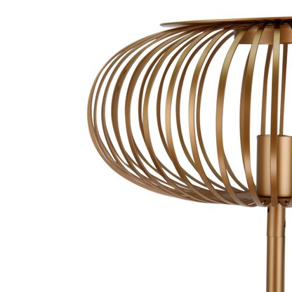 De gouden Curvato vloerlamp in detail, een moderne eyecatcher voor elke ruimte. Perfect voor sfeervolle verlichting.
