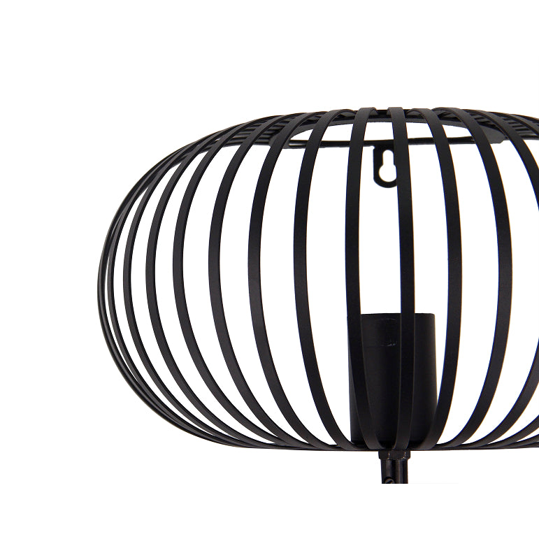 Deze detailfoto toont de zwarte Curvato wandlamp met een industrieel ontwerp. Perfect voor een stoere, moderne sfeer.