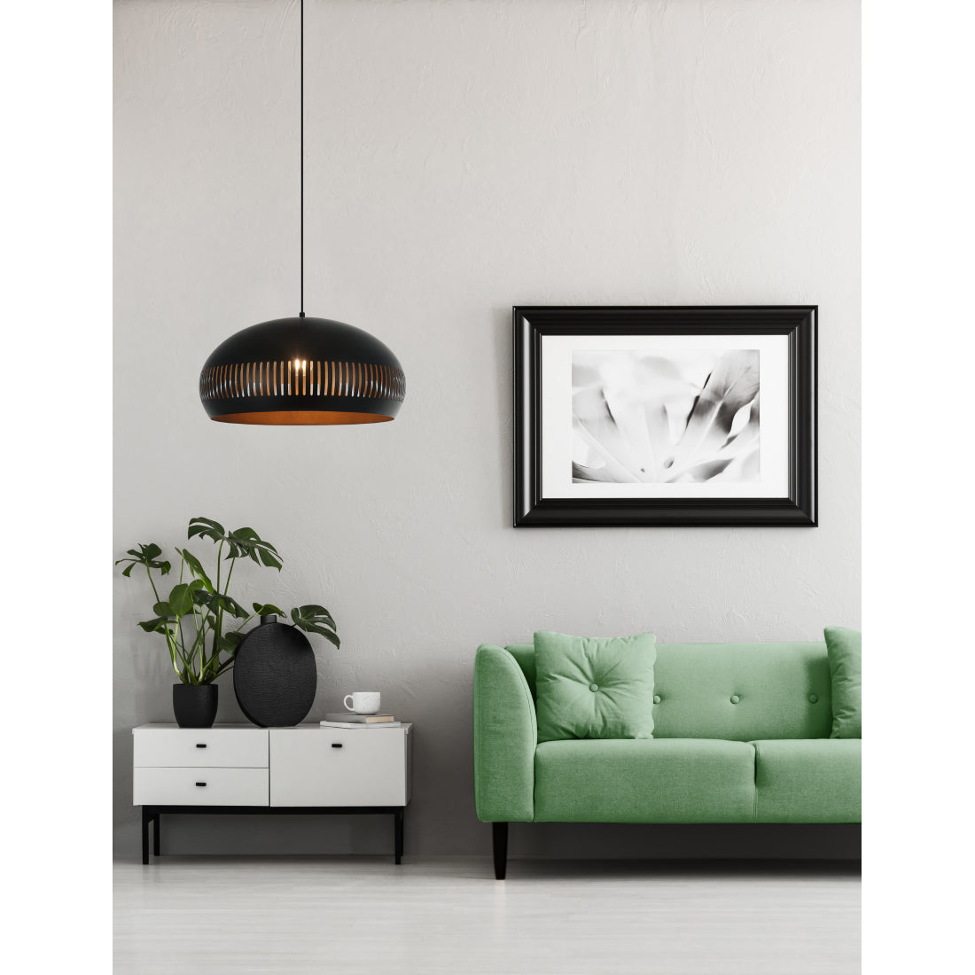 De Duomo hanglamp in zwart en goud brengt een moderne flair in je interieur. Perfect voor een sfeervolle diningervaring.
