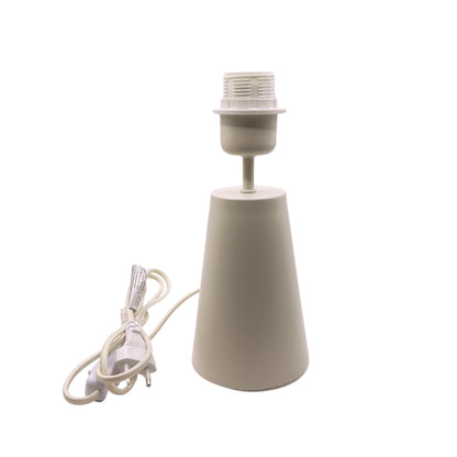 Detail van de zandkleurige lampenvoet Faro, perfect voor een warme uitstraling. Ideaal voor elke creatieve lampcombinatie.