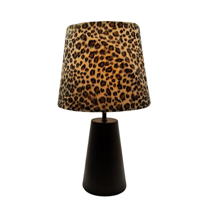 Deze zwarte lampenvoet van 22 cm geeft een tijdloze uitstraling aan je interieur. Perfect voor het creëren van sfeer.