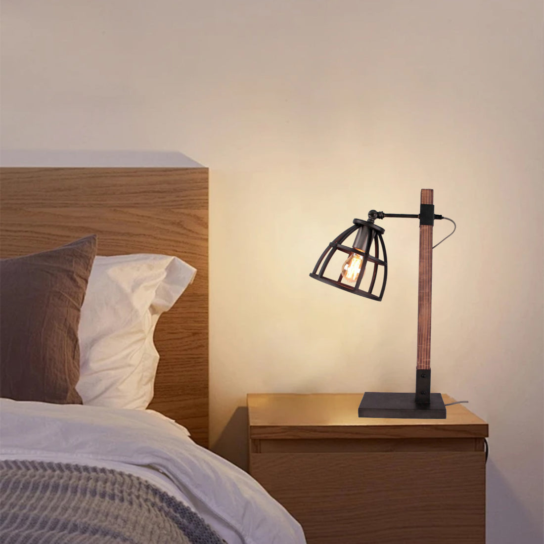 Een zwarte tafellamp uit de Aperto serie die een moderne sfeer creëert. Perfect voor een stijlvol accent in jouw interieur.