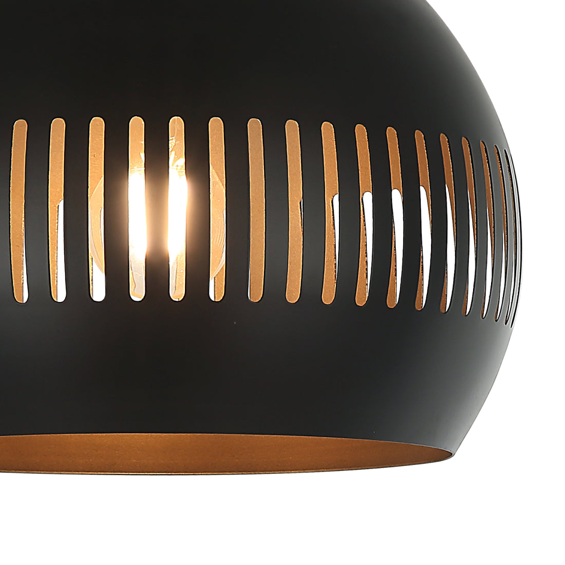 Een gedetailleerde blik op de zwarte Globo hanglamp. Deze moderne lamp voegt een vleugje elegantie toe aan elke ruimte.