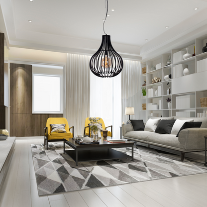 Een moderne zwarte hanglamp die elegant boven de eettafel hangt. Creëert een sfeervolle ambiance in uw interieur.