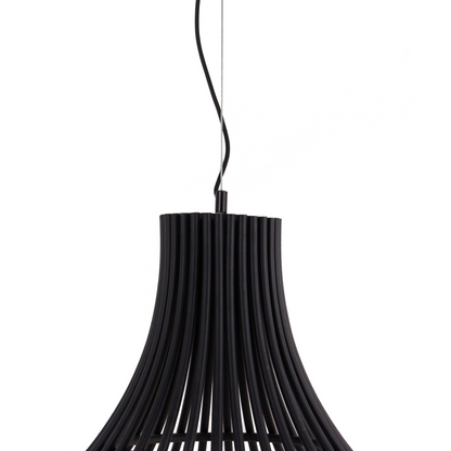 Detail van de moderne zwarte Goccia hanglamp met een unieke vorm.