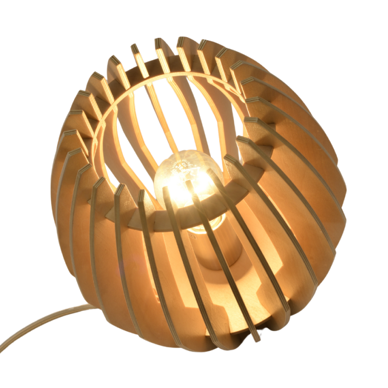 Natuurlijke bruine tafellamp uit de Hout-serie met een uniek design. Perfect voor een warme sfeer in elke kamer.