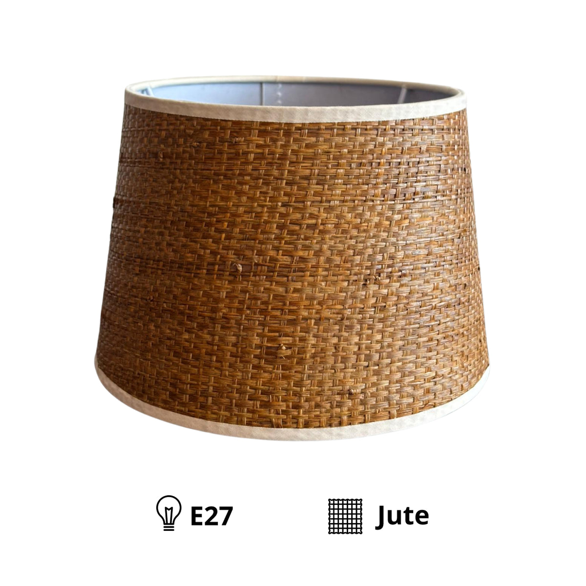 Detailweergave van de lichtbruine lampenkap Drum. Voegt een warme, natuurlijke touch toe aan moderne interieurs.