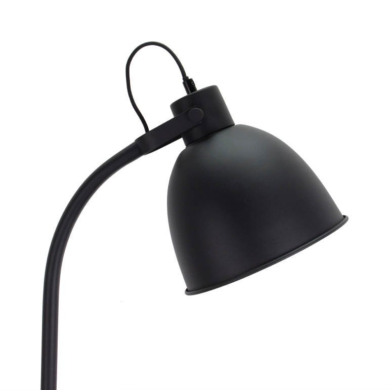 De zwarte Koen vloerlamp heeft een modern en tijdloos ontwerp. Een perfecte aanvulling voor sfeervolle avonden.