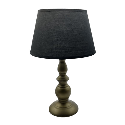 De bronzen lampenvoet in moderne stijl voegt een warme uitstraling toe aan elke ruimte. Perfect voor een unieke lampcreatie.