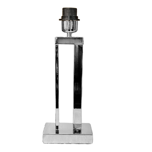 Strakke lampenvoet in chroom met een moderne uitstraling. Perfect voor het creëren van een eigentijdse sfeer in huis.