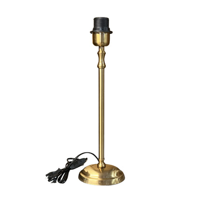 Gedetailleerde opname van een messing lampenvoet van 39,5 cm.