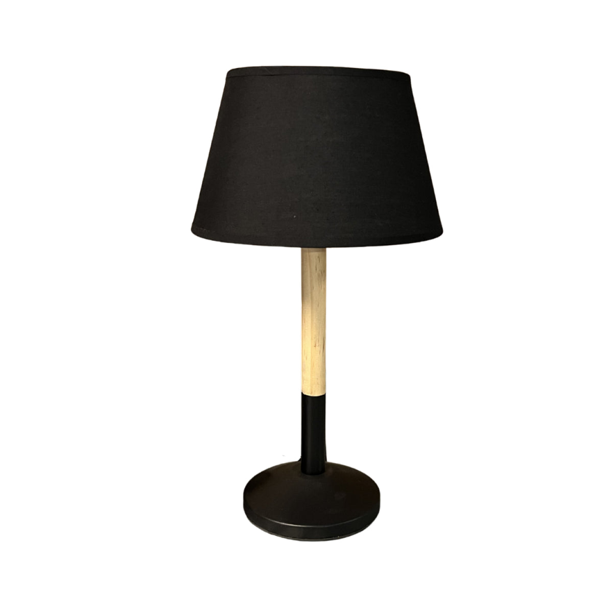 Deze Scandinavische lampenvoet in naturel geeft een warme uitstraling aan je interieur. Perfect voor een gezellige sfeer.