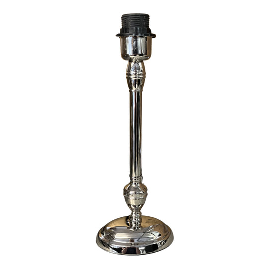 Moderne lampenvoet in nikkel, perfect voor een eigentijdse sfeer. Ideaal om jouw favoriete lamp stijlvol te presenteren.