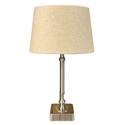 Deze nikkel lampenvoet van 31 cm voegt een moderne touch toe aan je interieur. Perfect voor elke stijlvolle lamp.