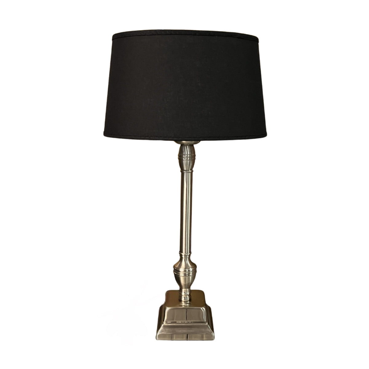 Een moderne lampenvoet in nikkel voor een strakke uitstraling. Perfect voor het creëren van een eigentijdse sfeer.