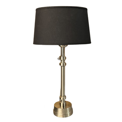 Moderne nikkel lampenvoet met een strakke uitstraling. Perfect voor een eigentijdse inrichting en sfeervolle accenten.