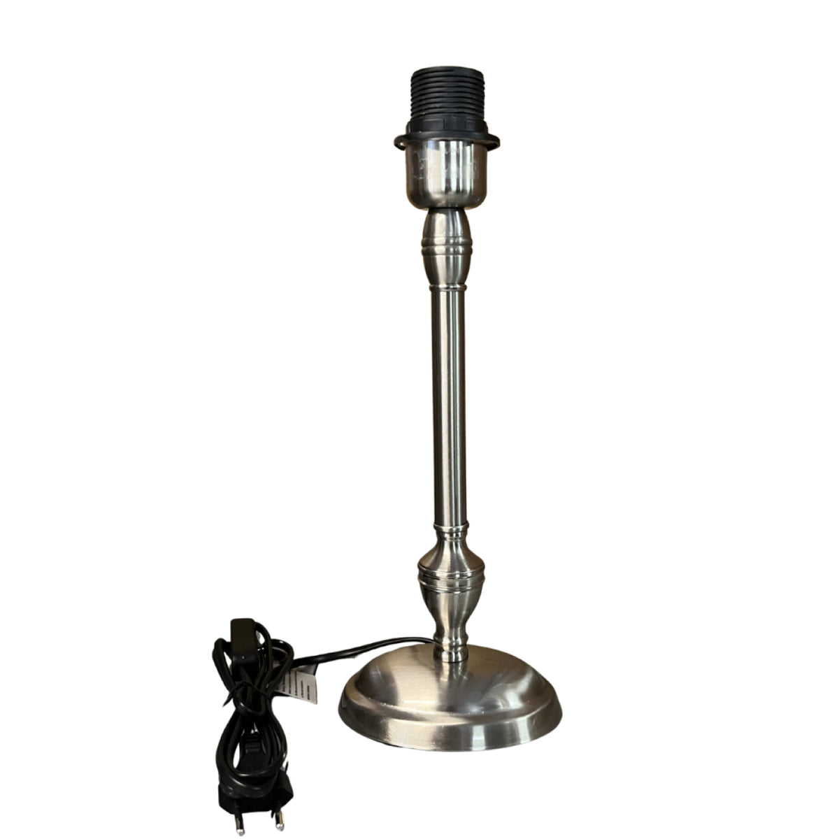 Gedetailleerde weergave van de nikkel lampenvoet van 33 cm. Deze moderne basis voegt een eigentijdse flair toe aan elke lamp.