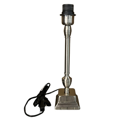Deze nikkel lampenvoet van 34 cm voegt een moderne touch toe aan je interieur. Perfect voor unieke lampontwerpen.
